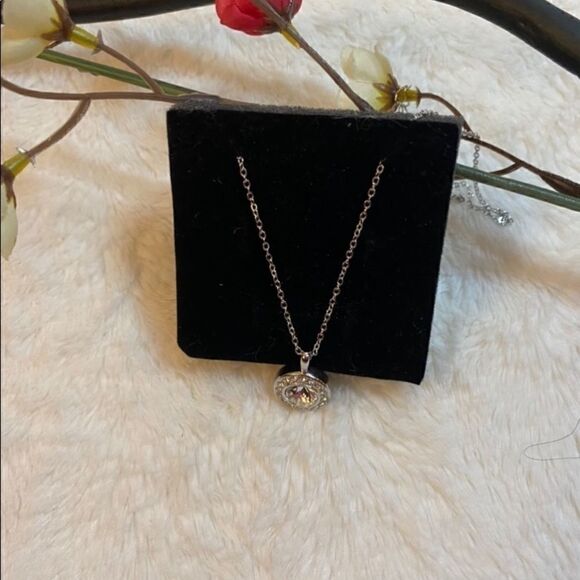🛍 Swarovski Crystal halo stones necklace - Picture 4 of 4